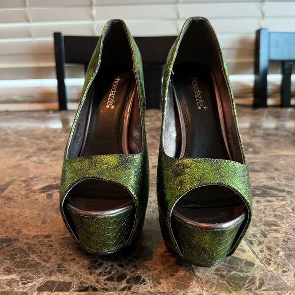 Shoe Dazzle Platform Heels Size 7 Metallic Green Snake Print Peep Toe - Picture 3 of 12